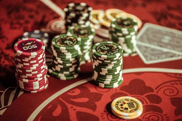 Qiu Qiu card game table on f200 slot